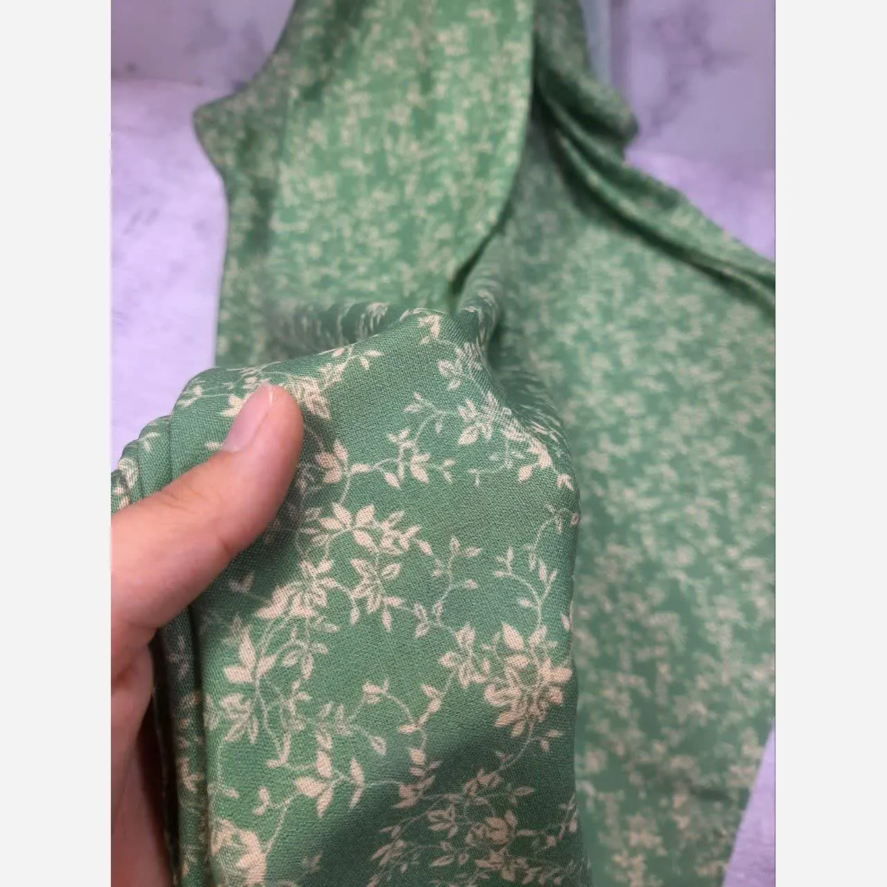 روسری نخی کاستوم طرح سوگند سبز سایز 140 چرخ دوز بدون پرزدهی